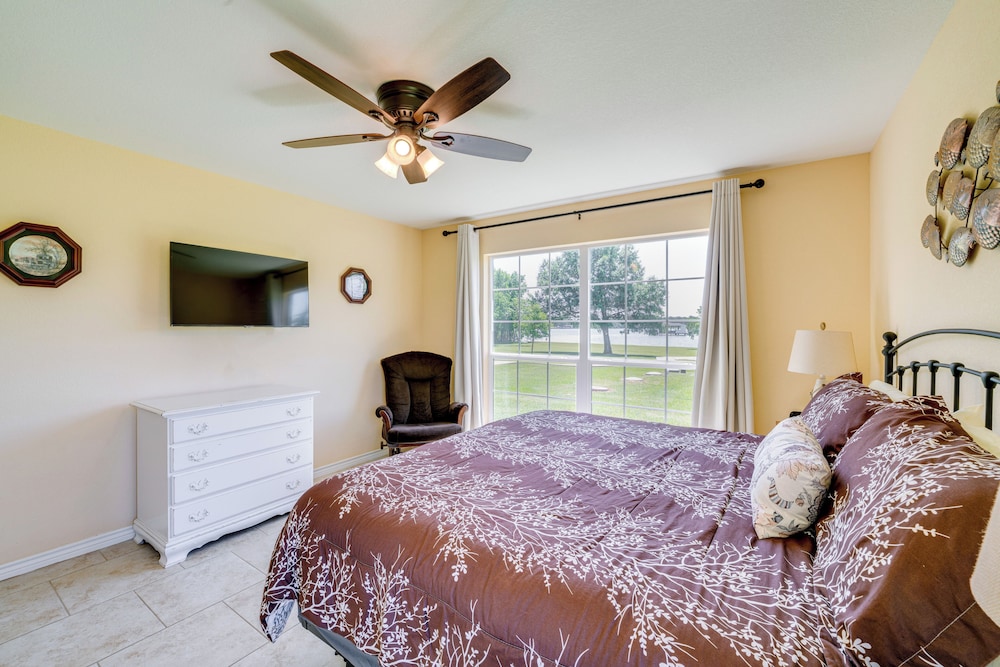 Sunrise Cove RC Llc: Lakefront Home w/ 2 Casitas!
