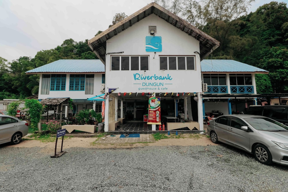 Riverbank Dungun Guesthouse & Cafe