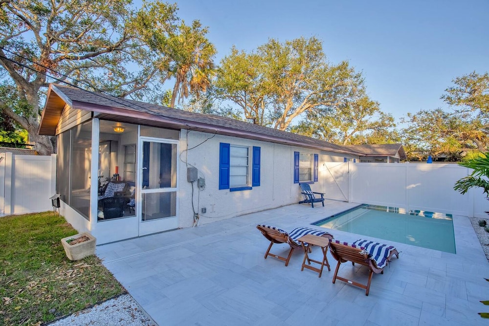 Downtown Gulfport Heated Pool