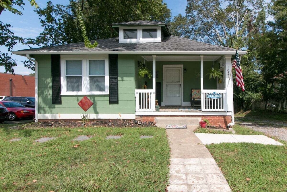 Clarksville Cottage on Crossland