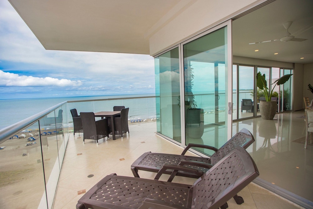 Condominio frente al mar  Morros Epic.