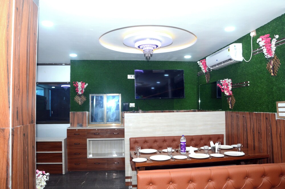 Food & Beverage