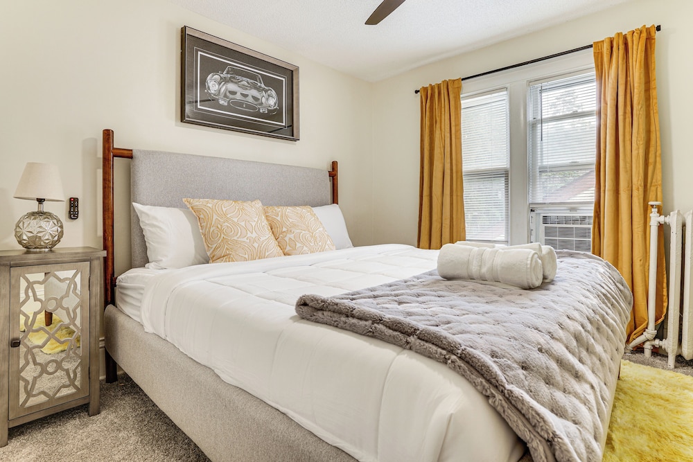 1 Mi to University: Spacious Home in Minneapolis!