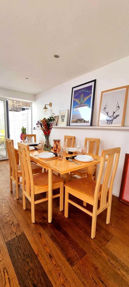 Stylish 3 Bedroom Townhouse in Brockley With Large Garden