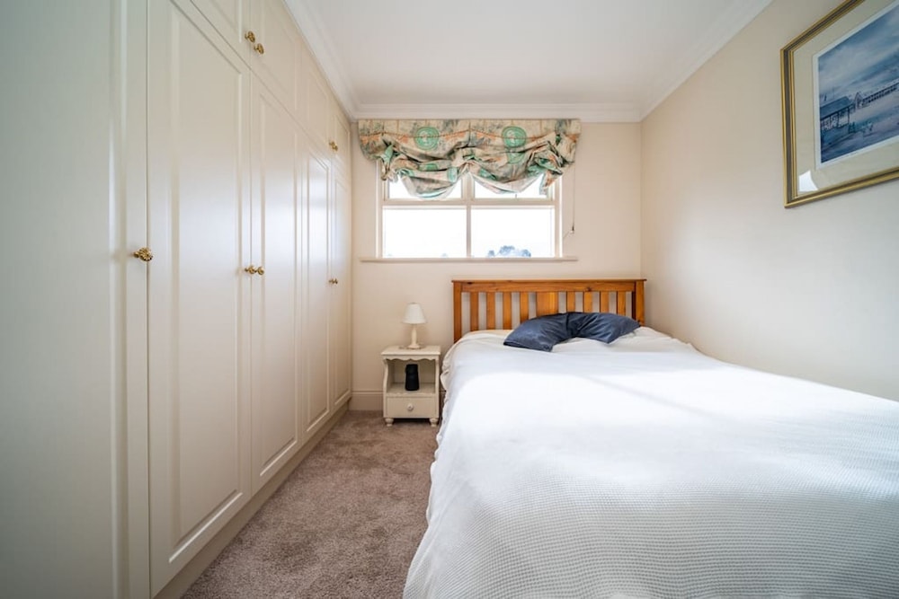 Glenelg Beach Stylish 2 Story Townhouse Sea View