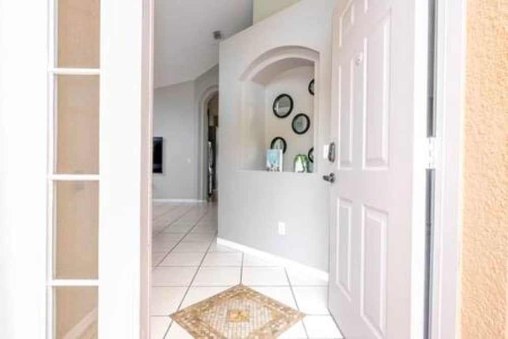 Amazing 5 BR w Game Room Minutes From Disney view 3