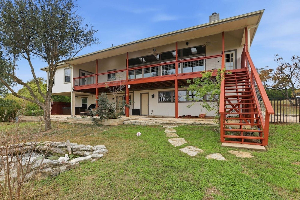 4br Leander Retreat With Hot Tub & Views 4 Bedroom Home