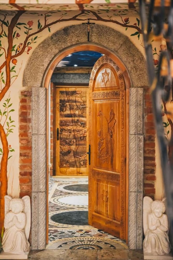 Kanuni - Authentic Albanian House