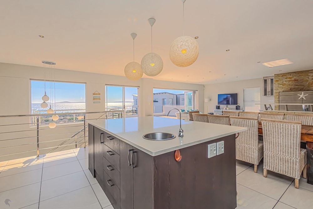 Seasons of Serenity, Langebaan 8-sleeper