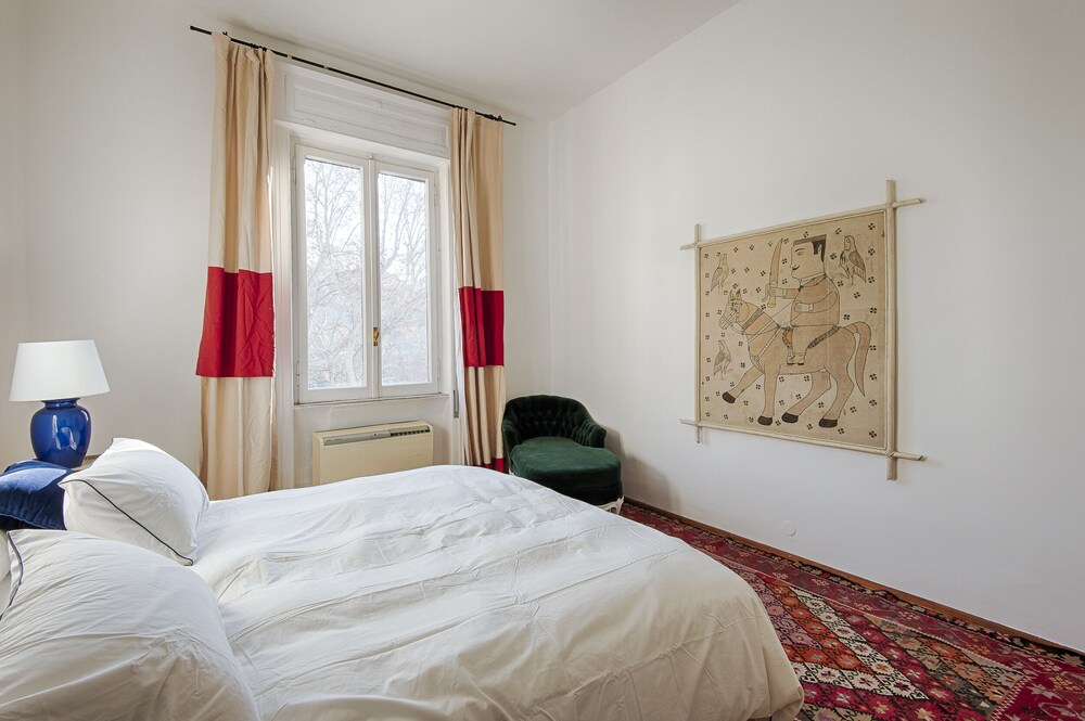 Popolo Square Luxury Two Bedroom Apartment