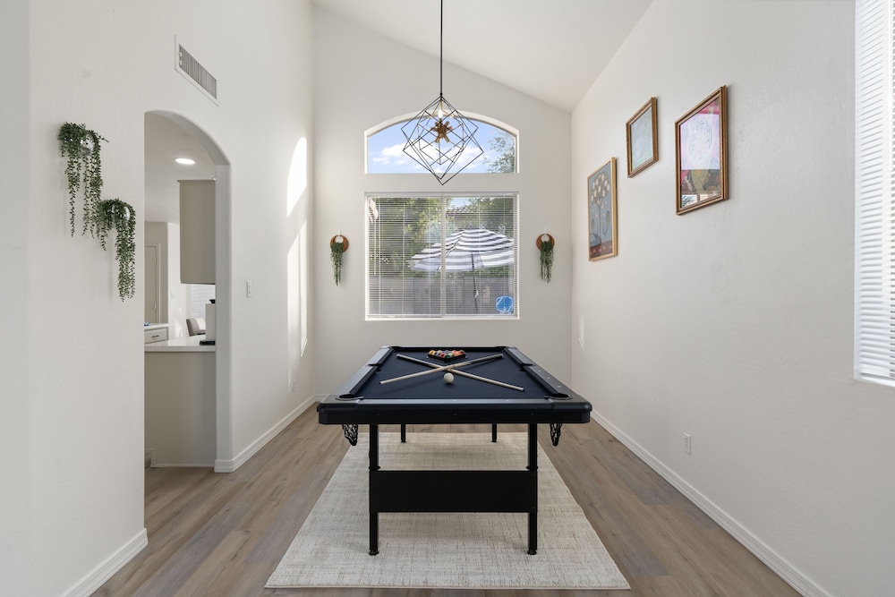 5 BD Gilbert Home 4 Min to Downtown