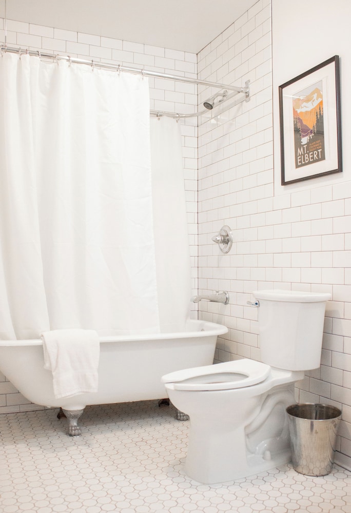 11th Avenue Hostel