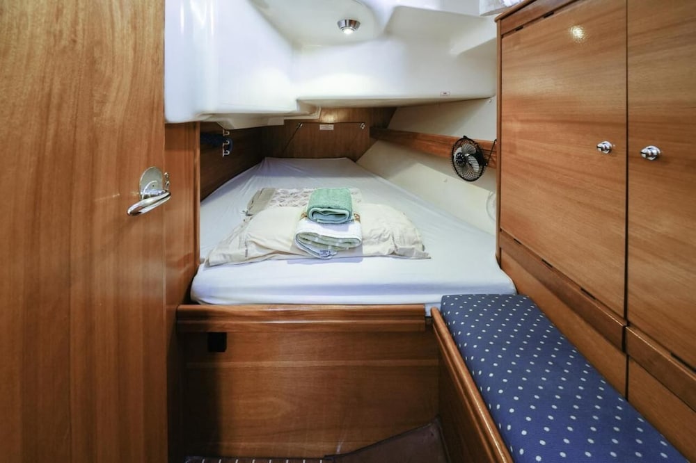 Precioso Barco en Puerto del Masnou en el Maresme