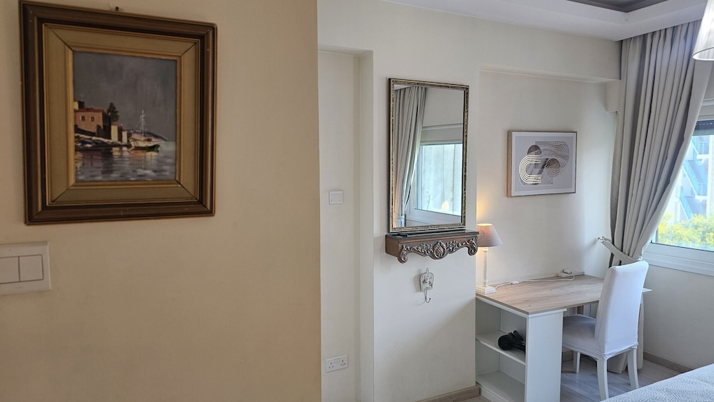 116 NIC 302a - Stay Fantasia Central Suite