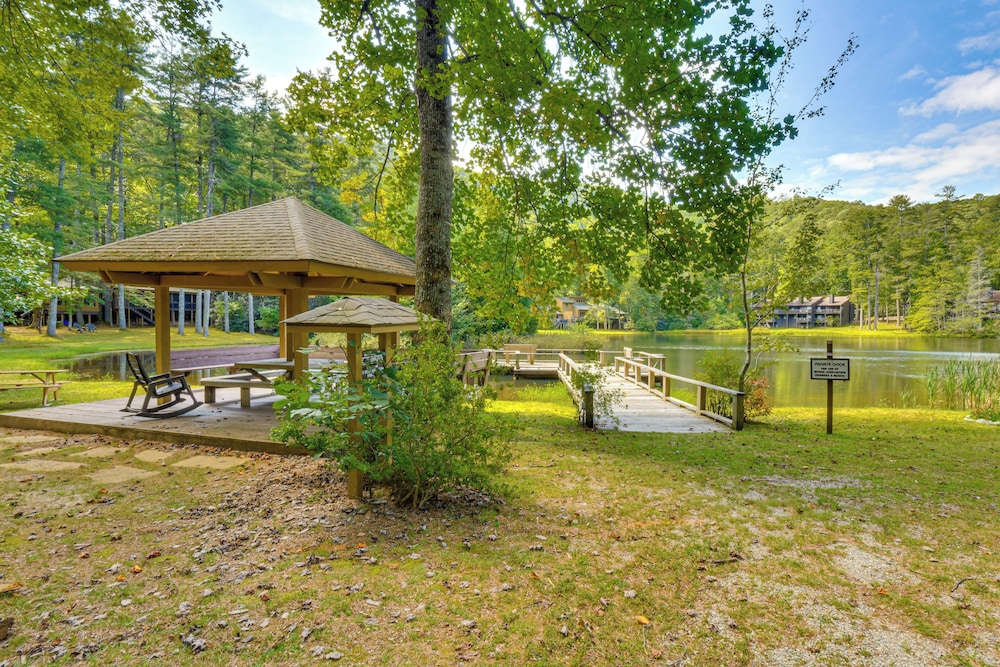 Newly Renovated: Pet-friendly Sapphire Retreat!