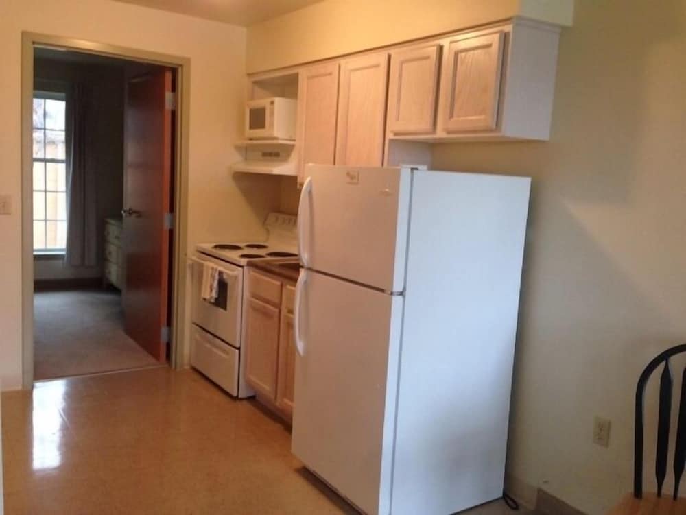 All Suites Inn Budget Host
