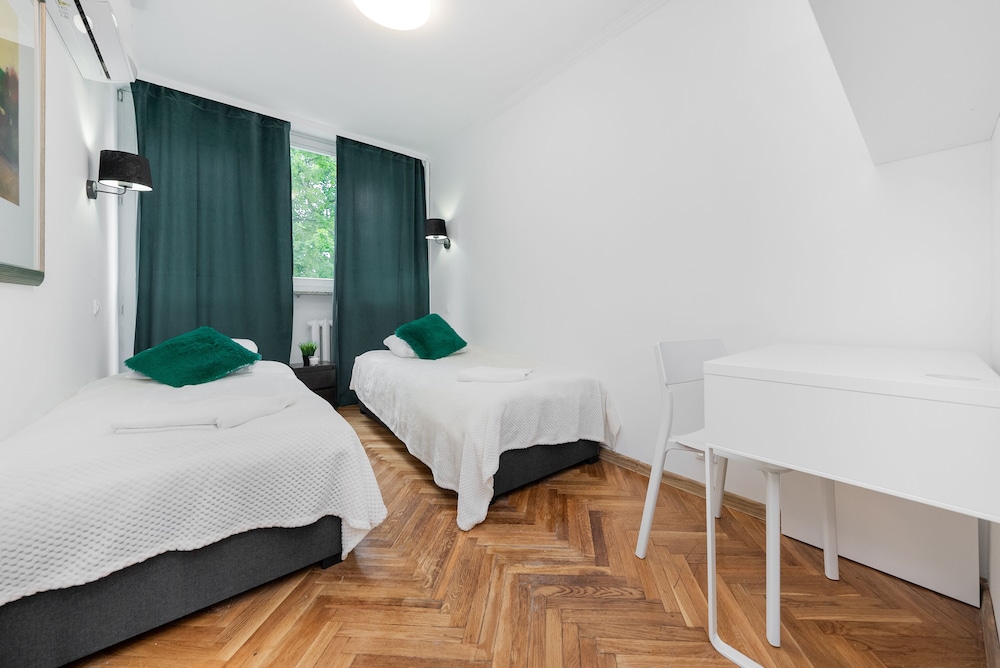 UNIT Short Rent Apartment by Warsaw Metro Station