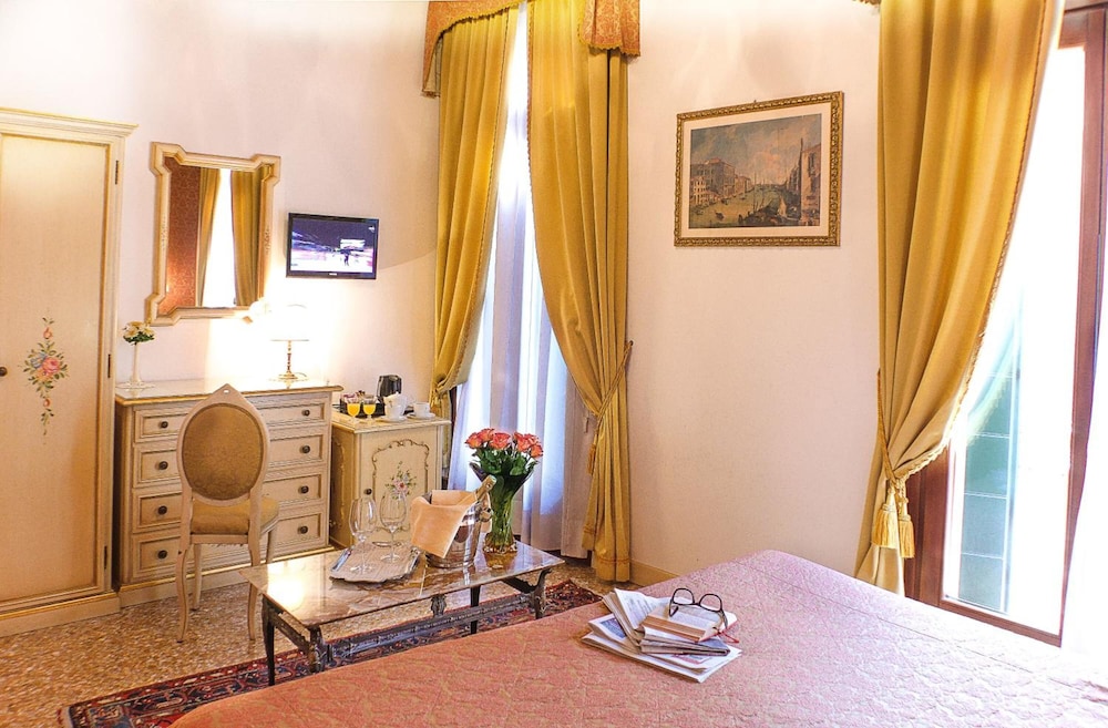 Apostoli Palace