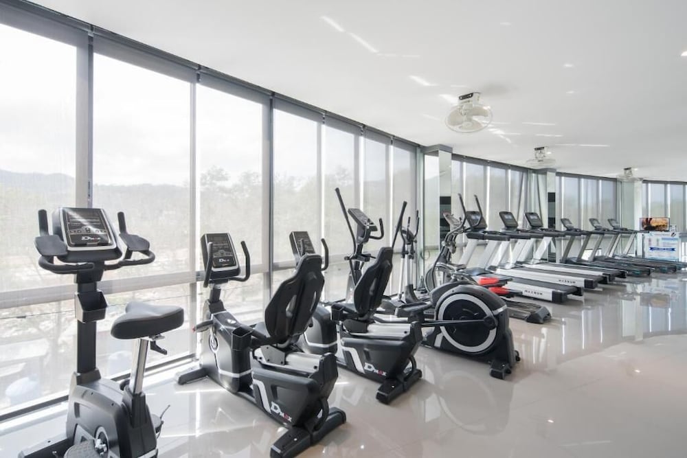 1BR Suite with Rooftop Pool C223