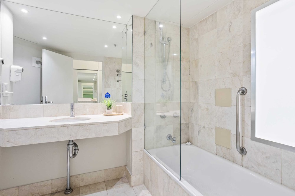 Surfers Paradise Vacations - Ocean View Surfers Paradise Studio Suite - Property Image 9