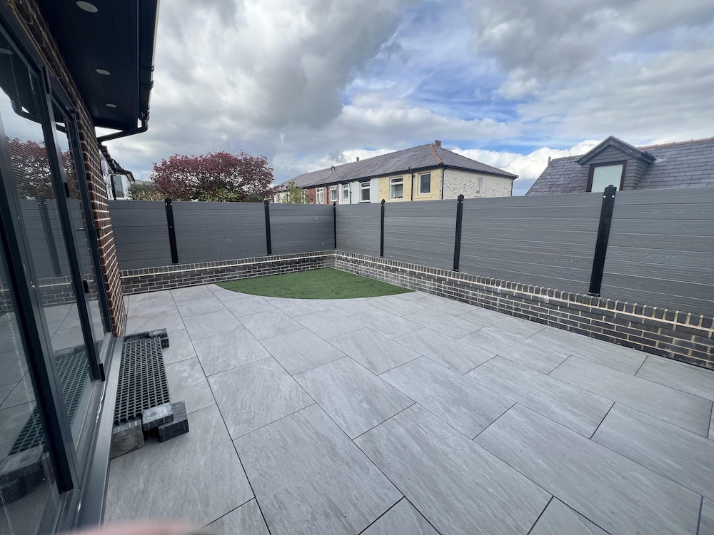 Whole House -sleeps4-parking-garden-bikinghiking