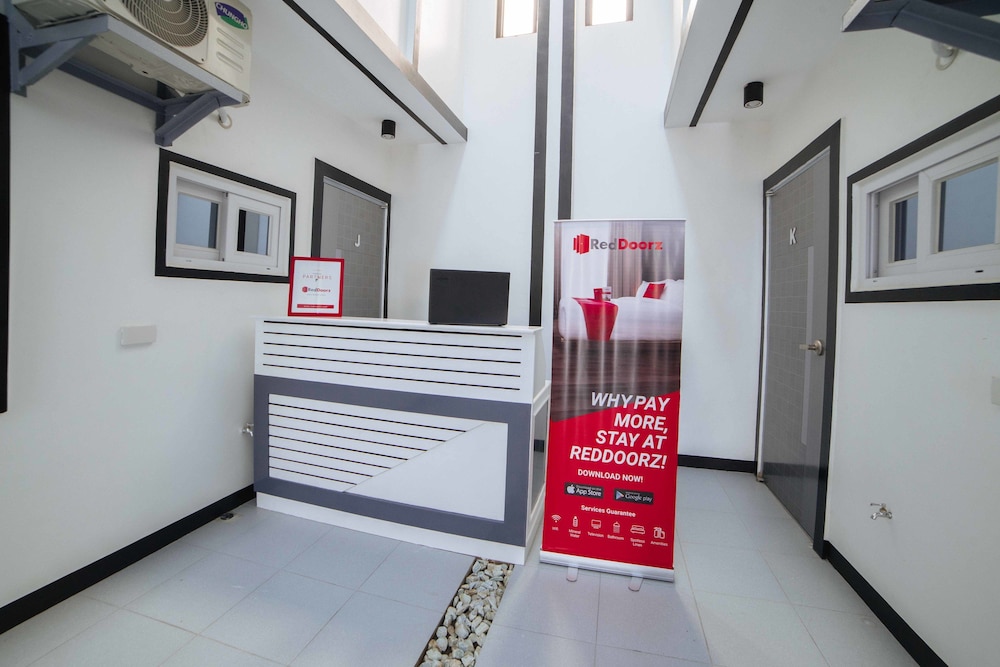 RedDoorz @ Colorado Street Angeles City view 4