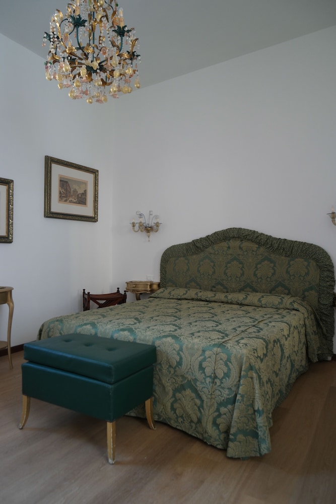Savoia & Jolanda Apartments