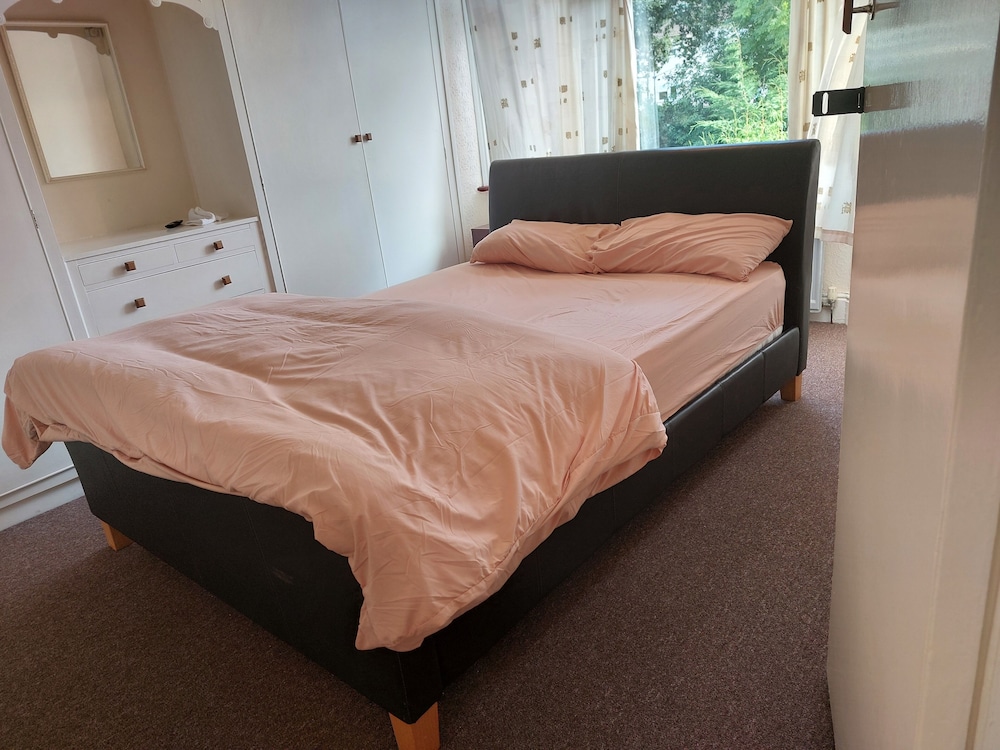 Birmingham Blissful Retreat With 3 Bedrooms