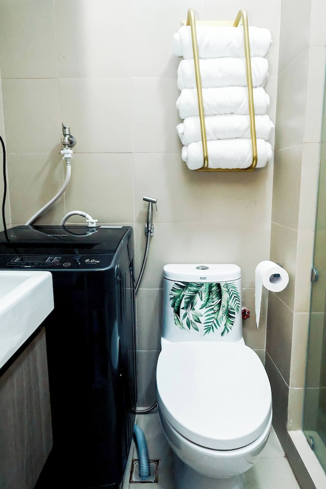 Sapphira Manor Luxurious Condo by the Bay