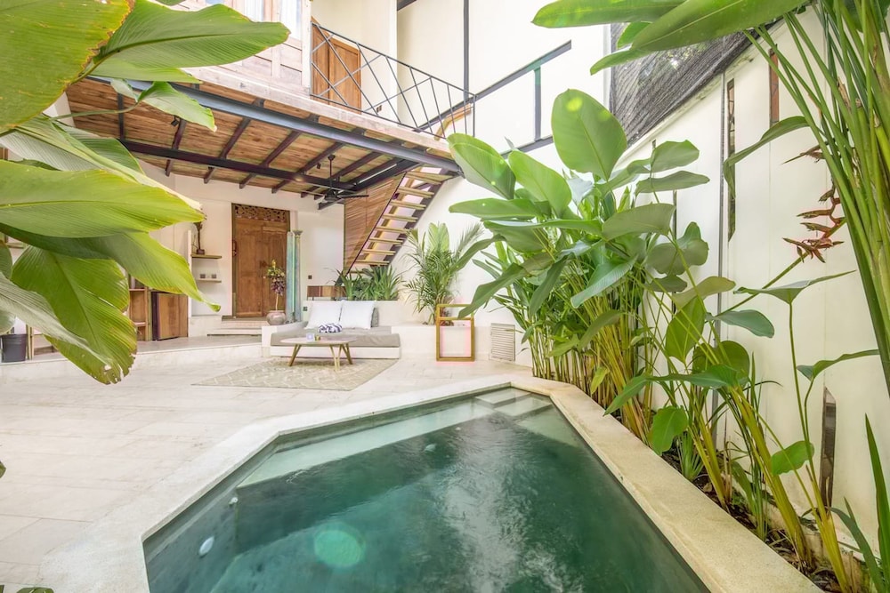 BA Villa 9 1 BR Villa 800m to Echo bea Elegant 1-br Villa With Pool 800m to Echo Beach