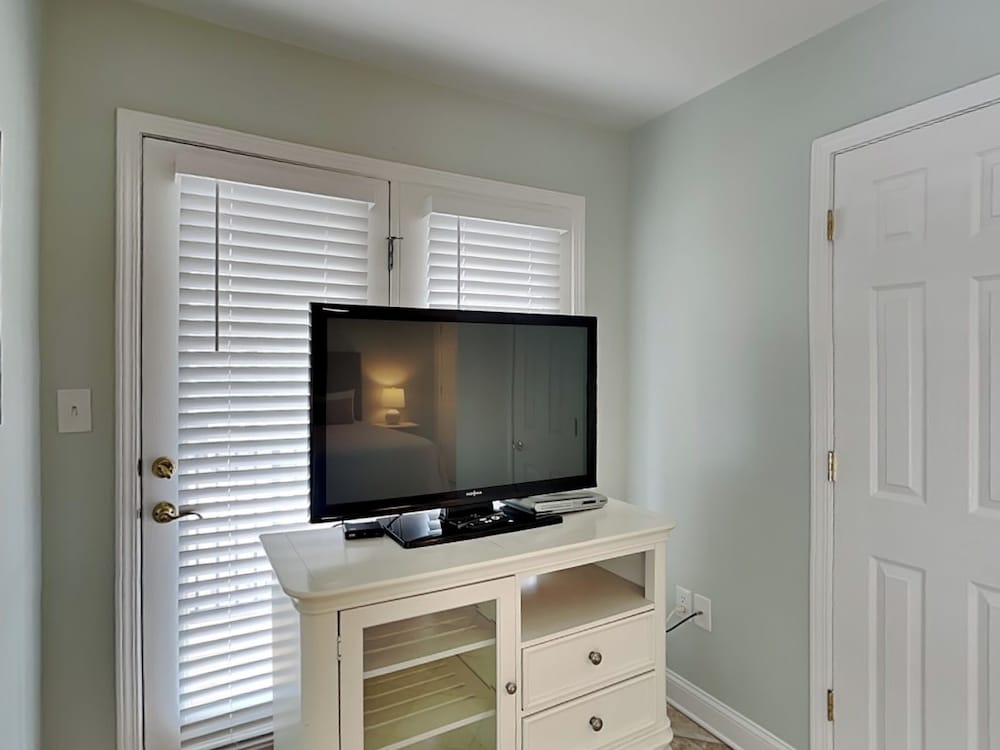 Serenity Cottage by Southern Vacation Rentals