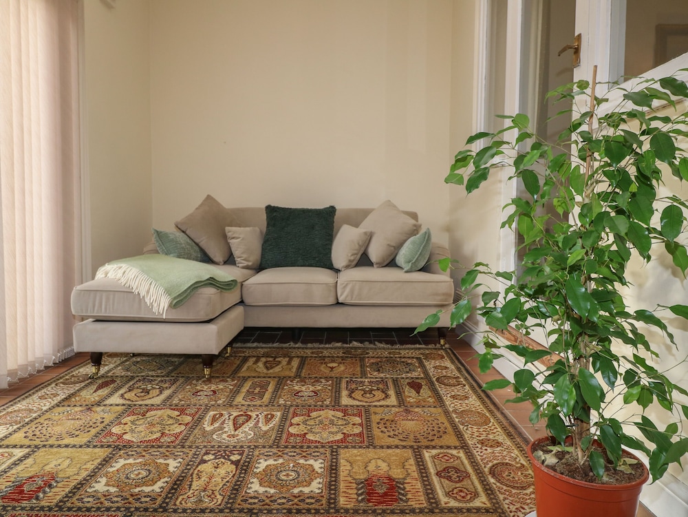 2 Gladstone Avenue