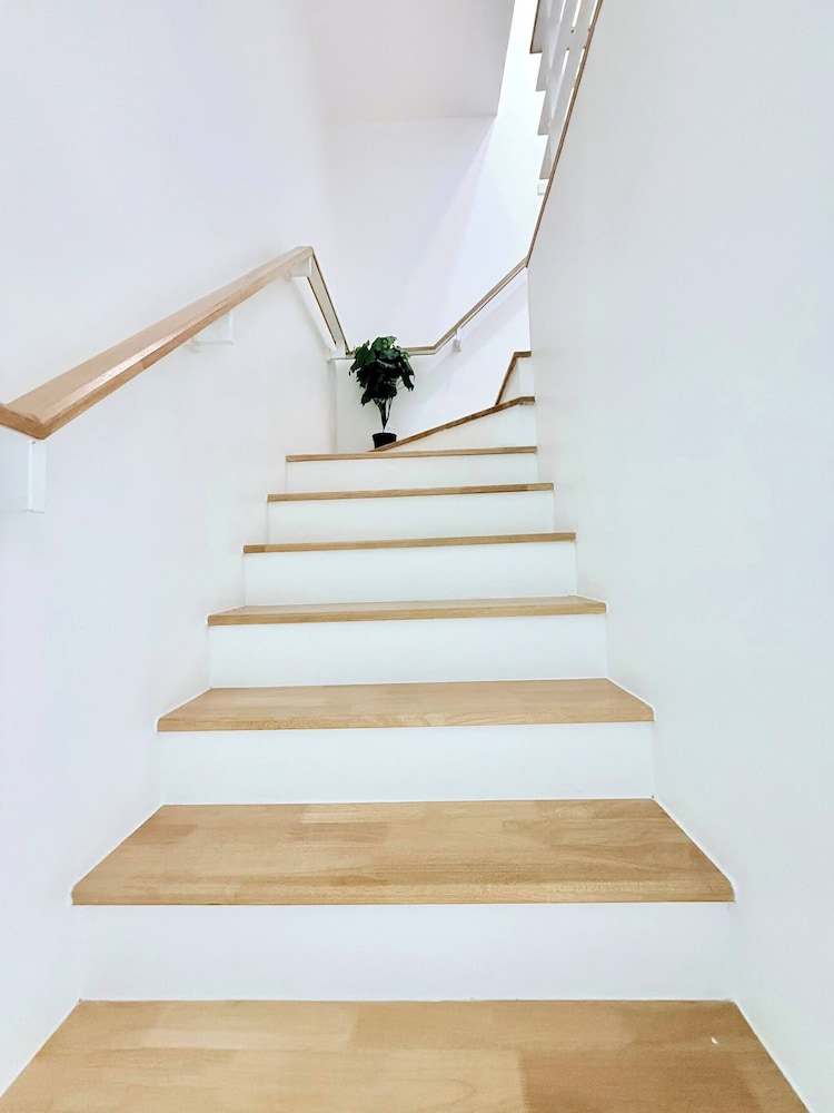 Minimalist Townhome Stay