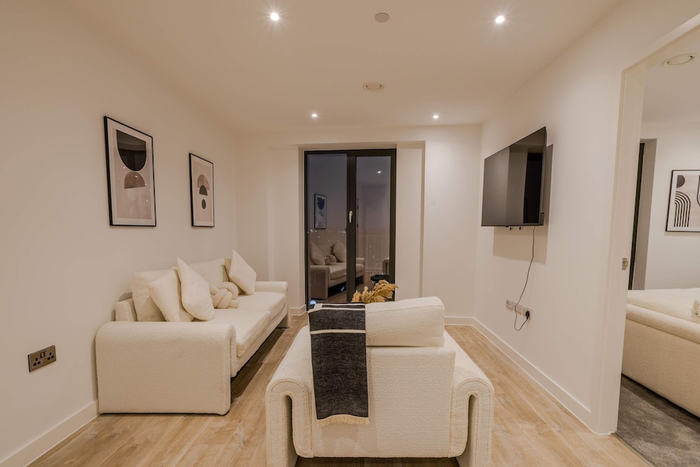 Bianco Suite 2BR With City Views