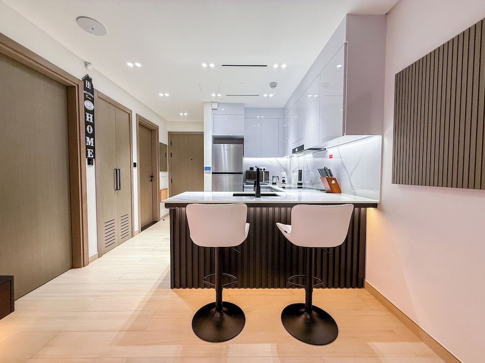 Luxury 1BR 2 Baths JVC
