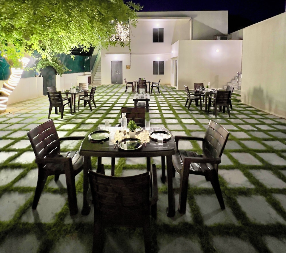 Hostel ivory