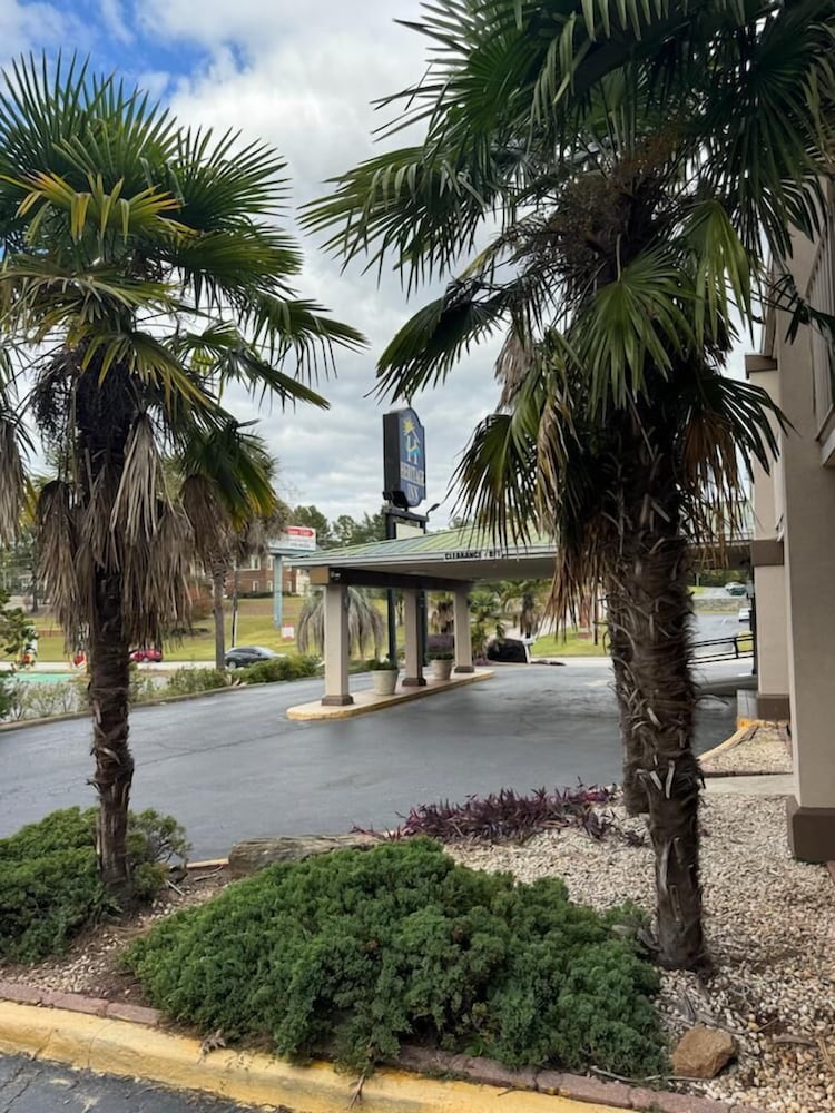 Milledgeville Vacations - Heritage Inn Milledgeville GA - Property Image 3