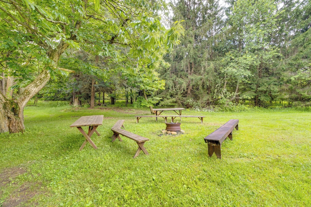 Pet-friendly Smithmill Retreat w/ Yard!