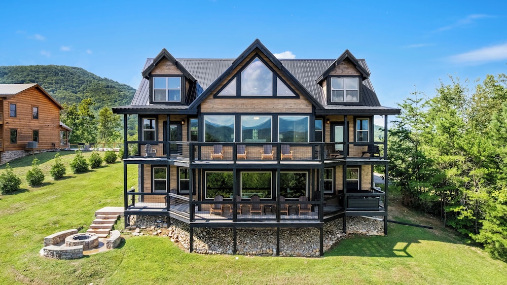 Amazing View Cabin w Gameroom Hot Tub Fire Pit