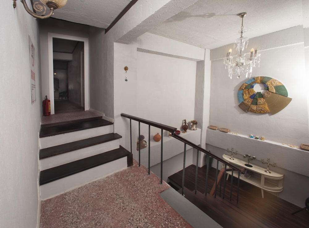 Iola Otel - Image 45
