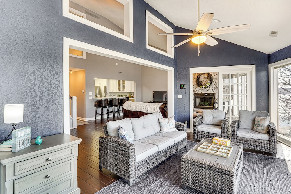 Boat, Swim & Enjoy Lake Views: Osage Beach Retreat