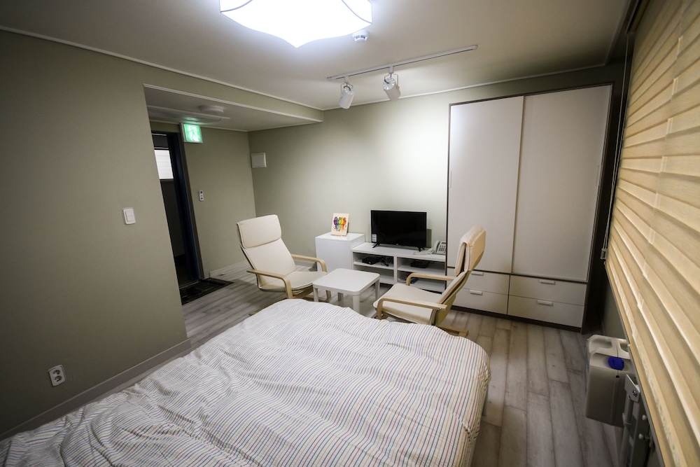 BLUEHUM Guesthouse - Hostel