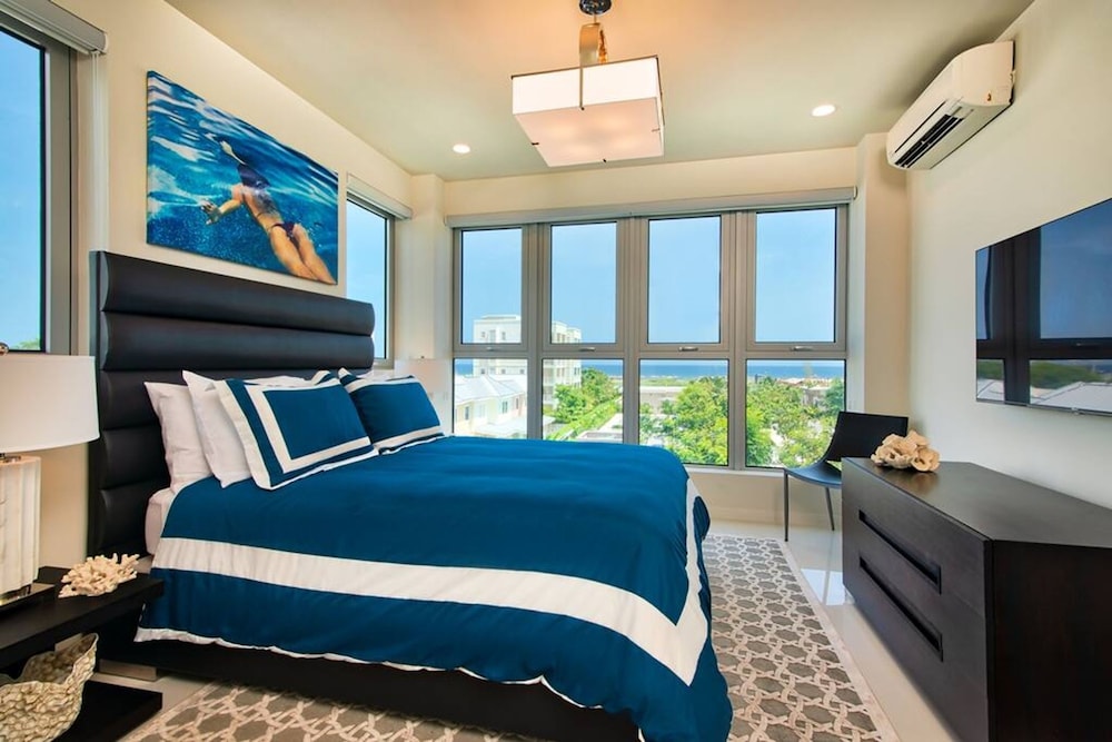 Stylish Paradise Luxury Waterfront Apartment at Soleil Residences