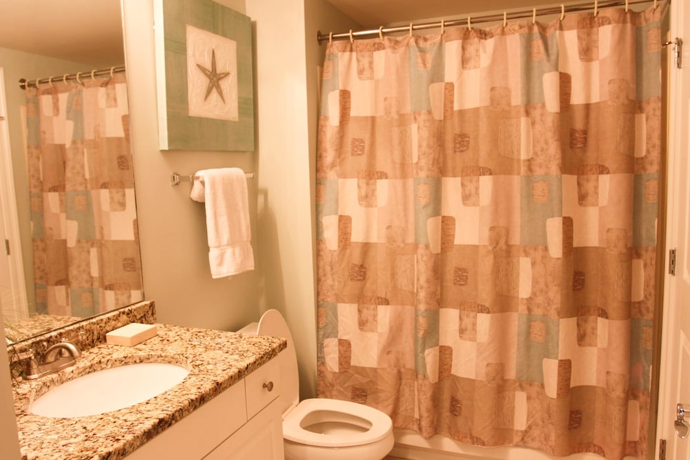 Sterling Shores 2 Bedroom Apartment by BnD