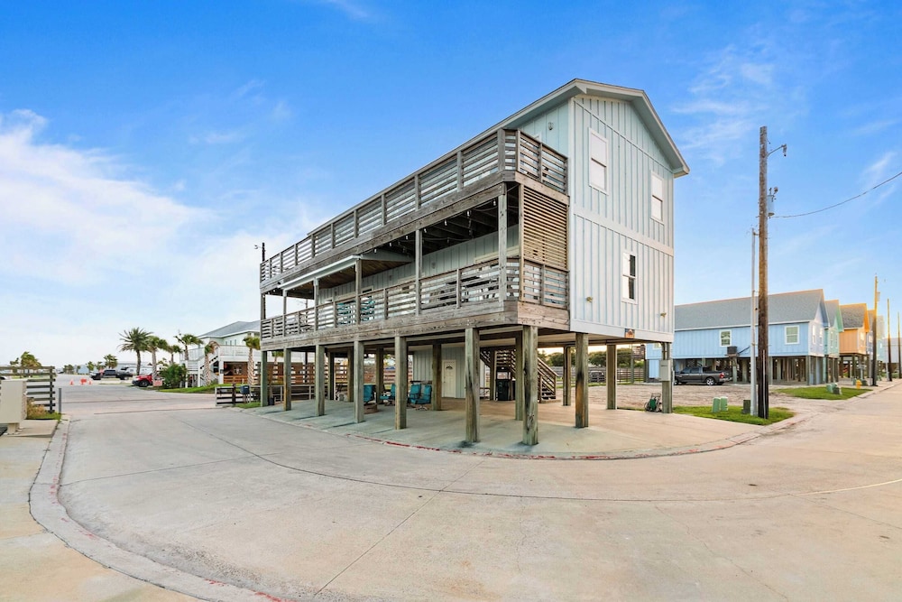 Laguna Sunrise Water Views, Private Pool + Minutes to Padre Island & Beaches
