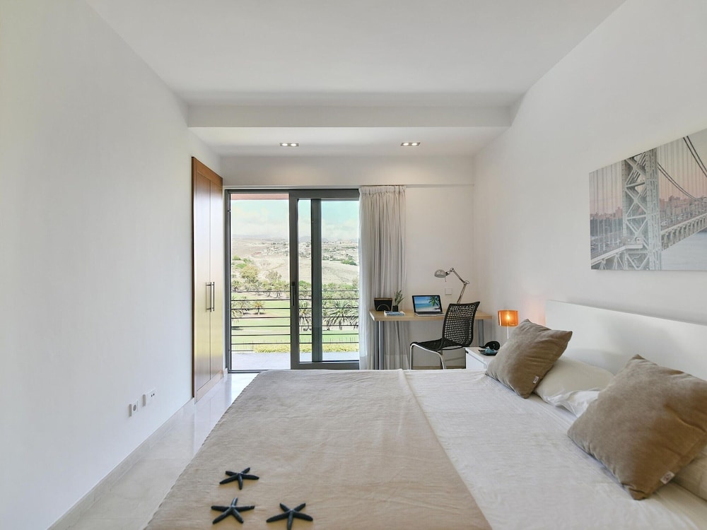 Villa With Private Pool in the Golf Resort