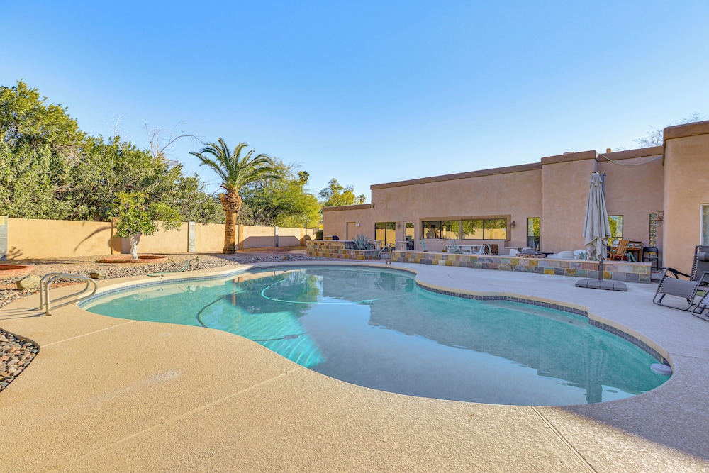 Shop, Golf & Hike: Modern Scottsdale Studio!