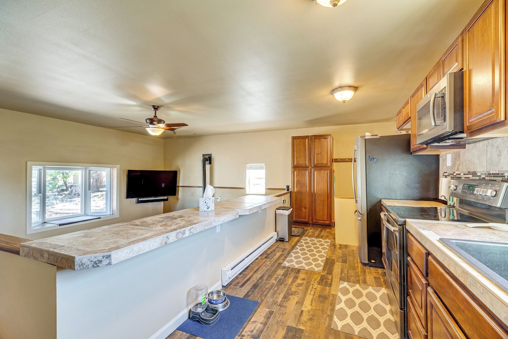 Rustic Guffey Cabin Rental w/ Mtn Views! view 5