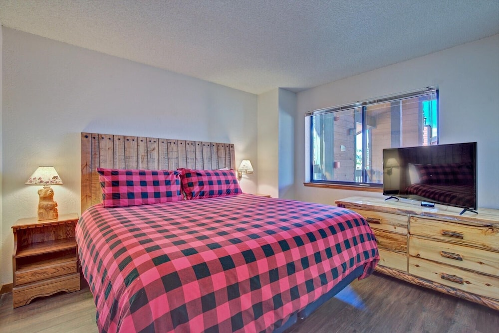 Mountainside 316g 2 Bedroom Condo by RedAwning