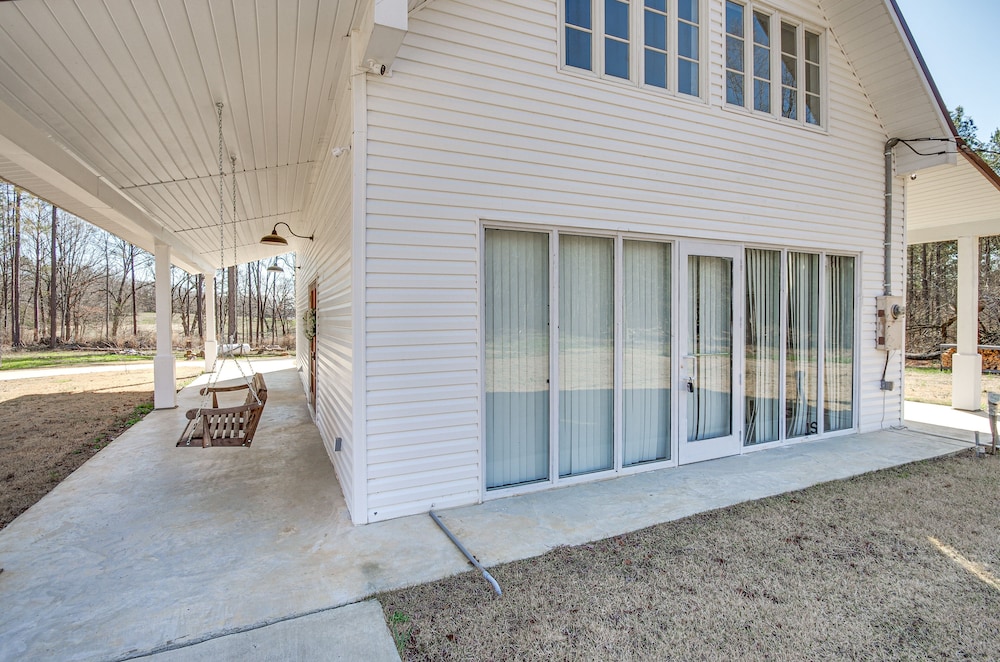 Spacious Lexington Home w/ Fire Pit: Hunt & Fish! view 5